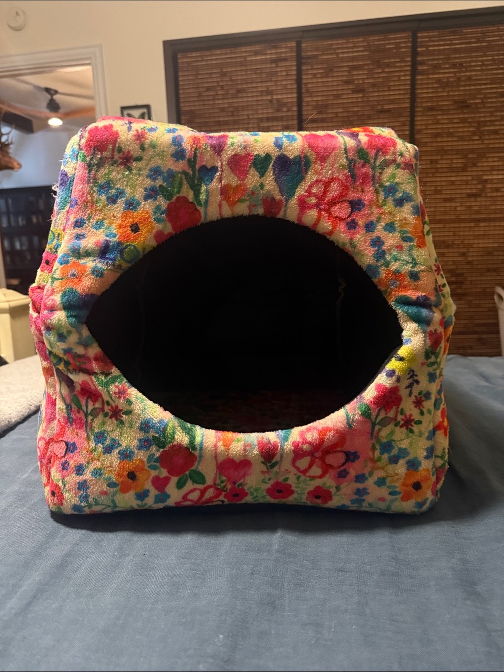 NATURAL LIFE Floral Cube Pet Hideaway Bed - Multicolor Pink Blue Yellow